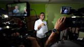 “Esto es inaceptable”: Jesús Manuel Ortiz vota a oscuras tras apagón en Cupey