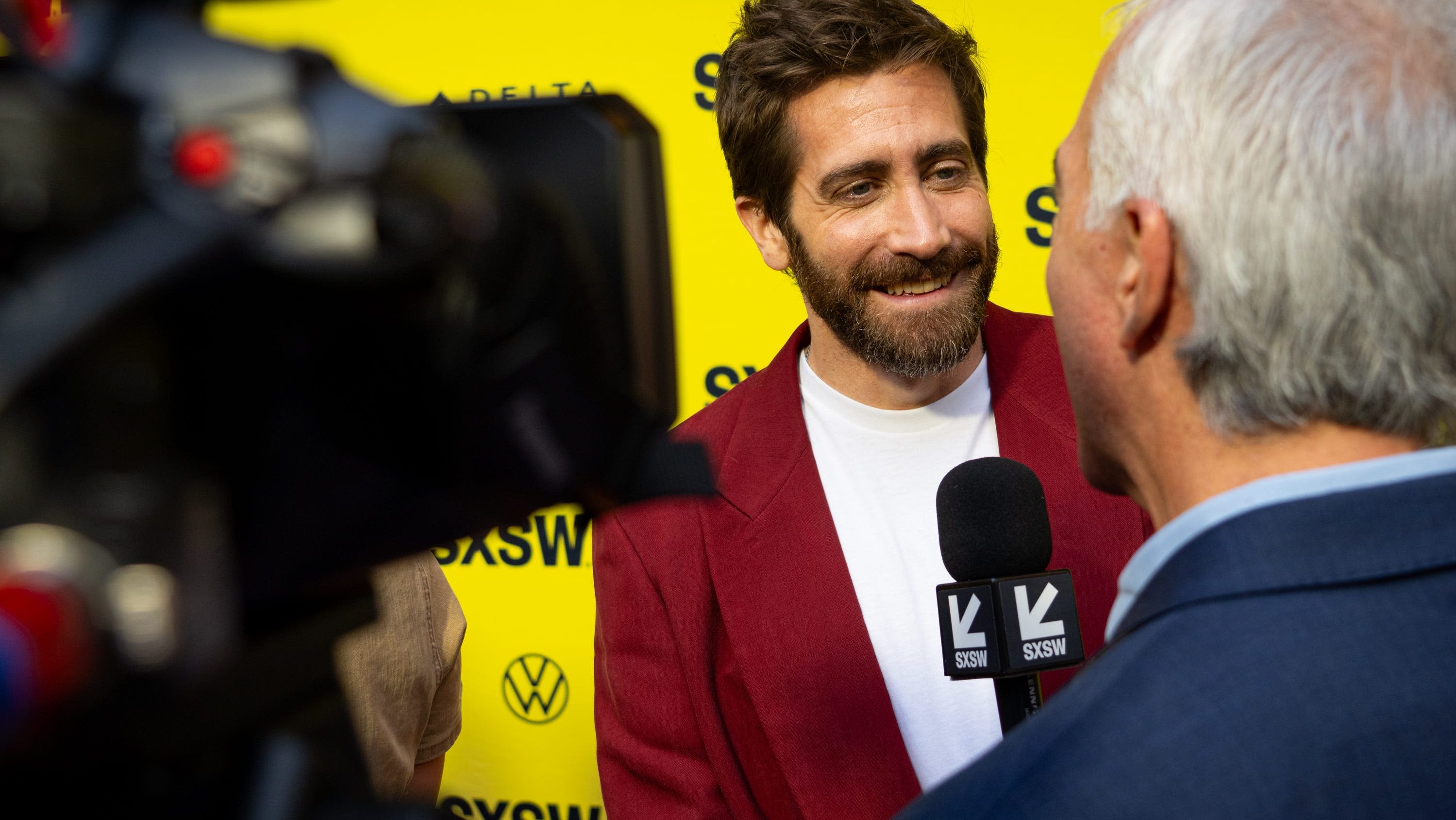 Jake Gyllenhaal's legal blindness helps him in movie roles