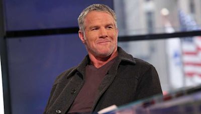 Brett Favre asks appeals court to reinstate his defamation lawsuit against Shannon Sharpe