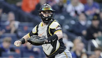 Pirates send struggling Henry Davis to minors, activate Yasmani Grandal