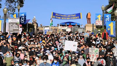 Biden faces tough balancing act as campus protests over Gaza escalate