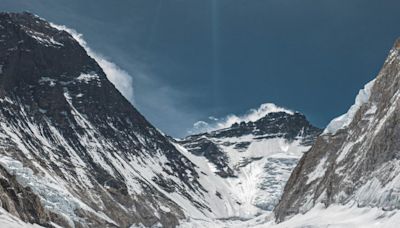 Everest North Side and Lhotse Open: Summit Pushes Ahead