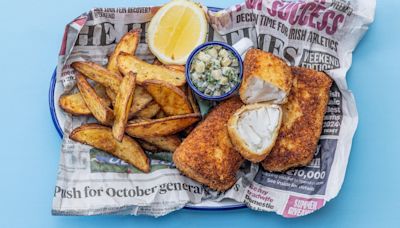 Breaded cod with air fryer wedges and tartare sauce