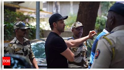 Hrithik Roshan steps out to cast his vote in the Lok Sabha Elections 2024; See pic | Hindi Movie News - Times of India