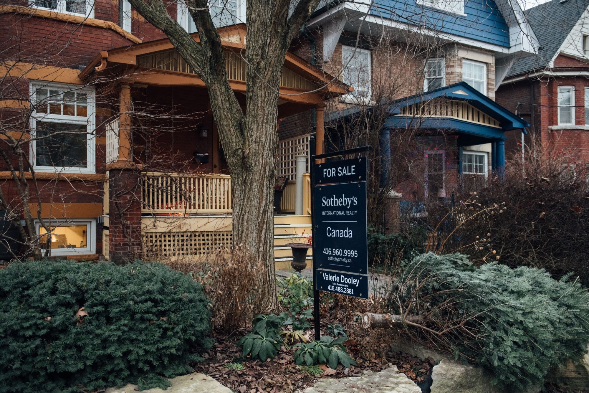 Toronto Home Prices Drop as Listings Linger on the Market