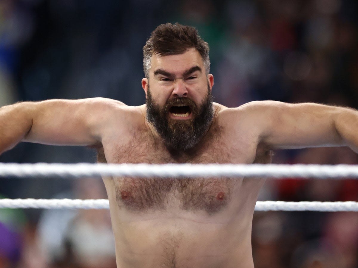 Jason Kelce admits he hasn’t washed his hair in months