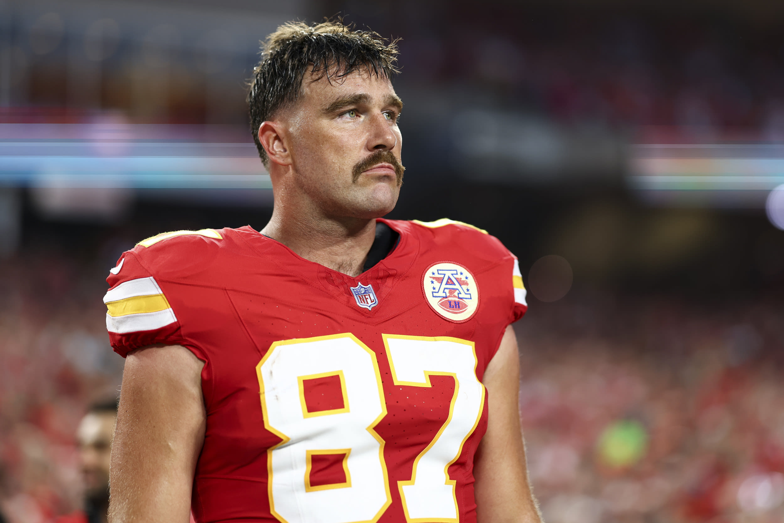 Travis Kelce looks nearly unrecognizable at Chiefs game