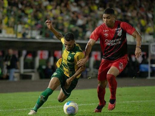 Ypiranga luta até o final e bate o Athletico-PR de virada pela Copa do Brasil