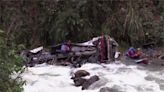 秘魯巴士墜200米深谷！ 乘客被水沖走至少27死