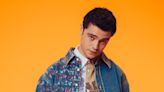 Turtles All the Way Down Star Felix Mallard on Playing a Lonely Billionaire & “Exciting” Ginny & Georgia Season 3 Scripts