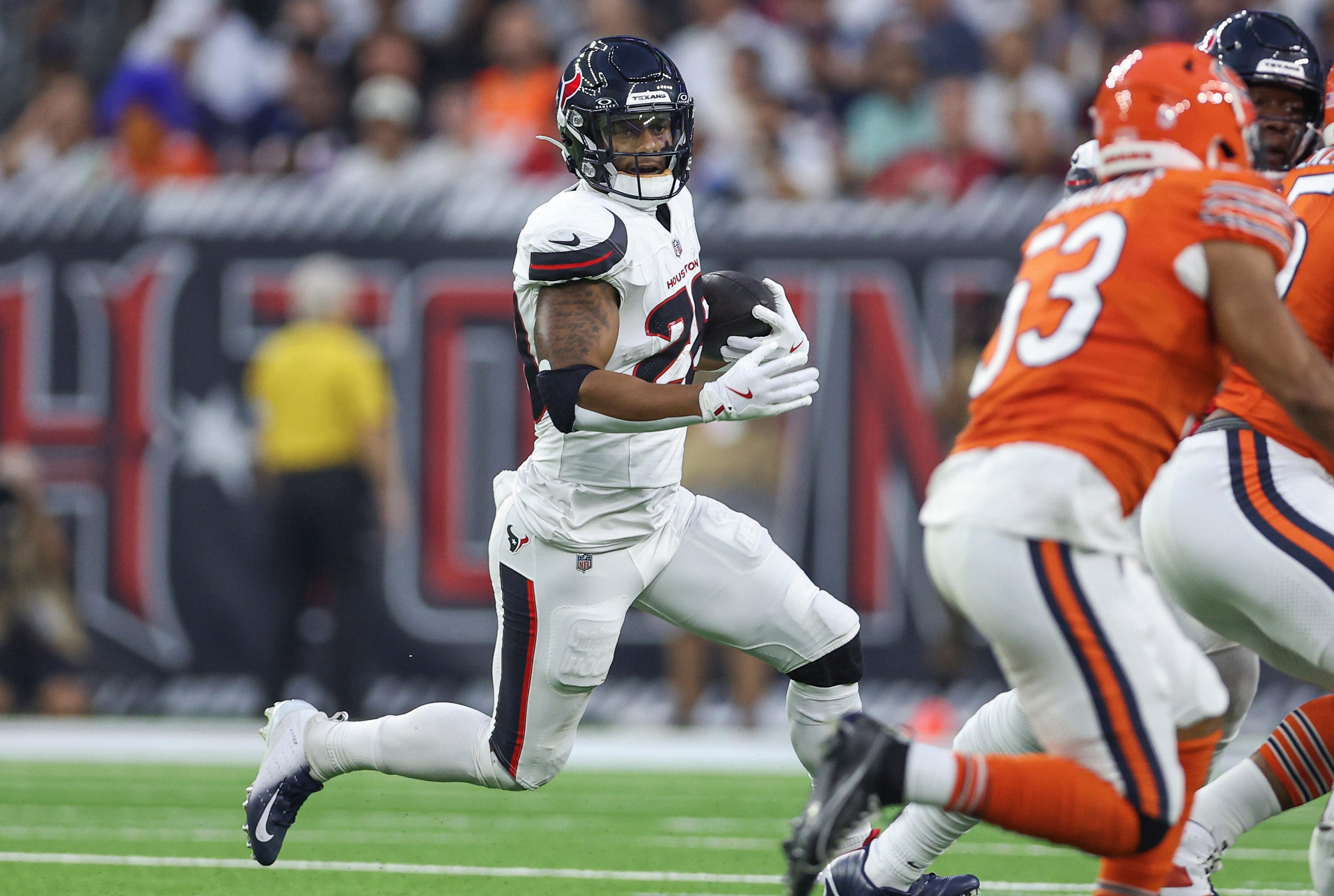 Why did Cris Collinsworth say Joe Mixon has never fumbled during Texans-Bears 4th quarter?