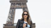 Alessandra Ambrosio se suma a dos de las tendencias más controvertidas de la temporada en París