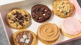 Qué son las ‘Crumbl Cookies’, las galletas estadounidenses virales que puedes hacer en casa gracias a la receta de una pastelera