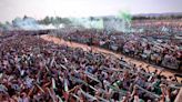 Así recibió la afición del Córdoba CF al autobús del equipo en El Arenal