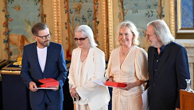 Integrantes do Abba se reúnem para receber honraria sueca