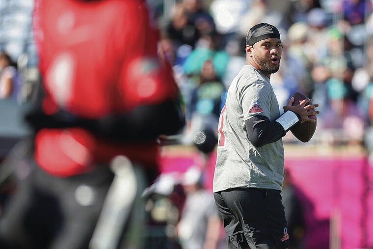 Contract dispute aside, Tua shows up for Dolphins OTAs | Honolulu Star-Advertiser