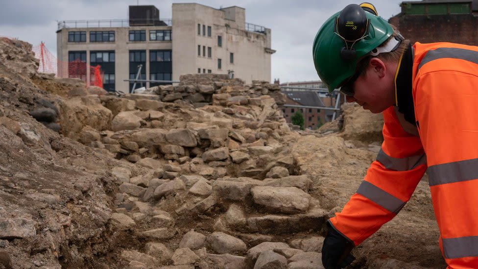 Sheffield Castle experts unearth moat and drawbridge