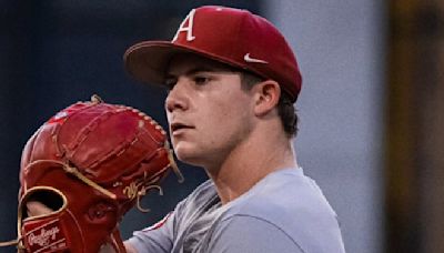 Arkansas clinches SEC West title with Game 2 win at Texas A