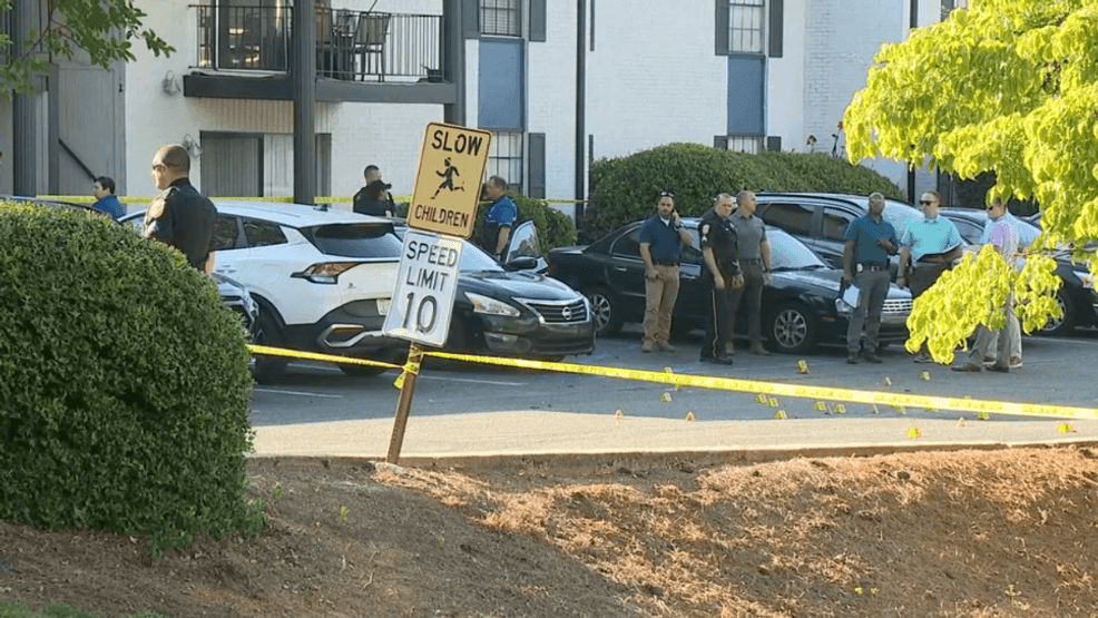 16-year-old shot inside car at Hoover apartment complex