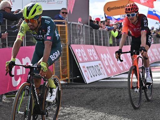 El colombiano Daniel Felipe Martínez (2º), la gran revelación del Giro de Italia