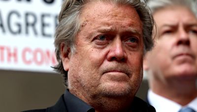 Steve Bannon se declara "preso político" un día antes de ingresar a prisión - El Diario NY