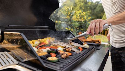 Instantly Make Your Grill Non-Stick With The Help Of A Raw Potato