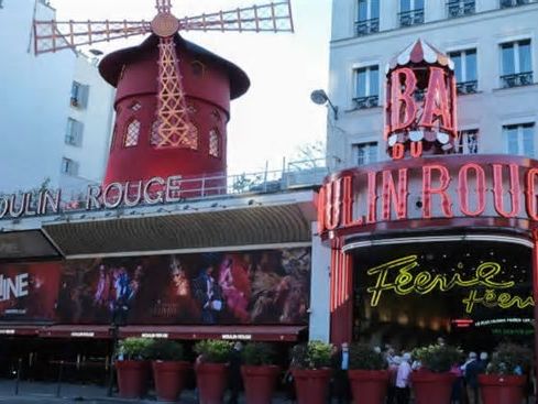 El Moulin Rouge: 135 años de historia, glamour y espectáculo