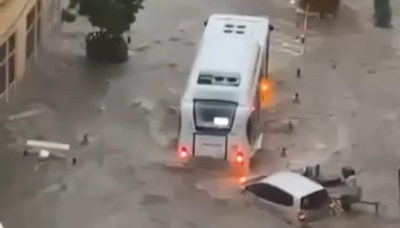 Inondations à Cannes : les voitures flottent dans des rues devenues torrents à cause d’un déluge