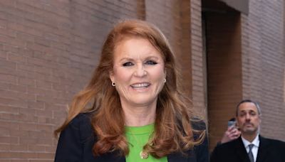 Sarah Ferguson pubblica un dolce post per il compleanno della regina Elisabetta, ma fa una gaffe…