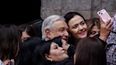 Día de la Mujer: AMLO y la lucha feminista, un tema en el que ha quedado a deber