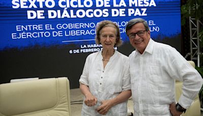 El gobierno de Colombia y el ELN firman en Caracas el primer acuerdo en el proceso de paz