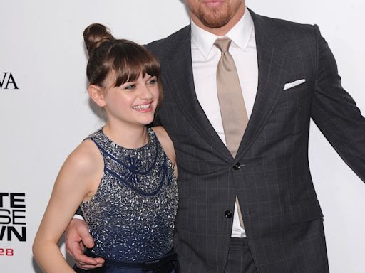 Joey King reunites with 'White House Down' co-star Channing Tatum on 'The Tonight Show'