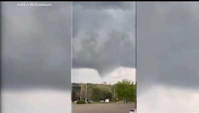 Tornado impressionante colpisce Nebraska e Iowa. Allerta maltempo, la polizia: «Rimanete in casa»