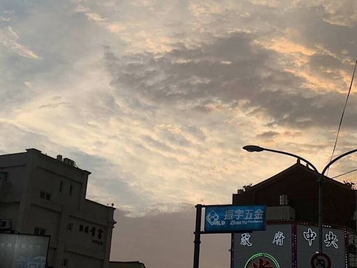 地震雲？ 下午天際出現細長條狀雲 深夜突爆有感地震