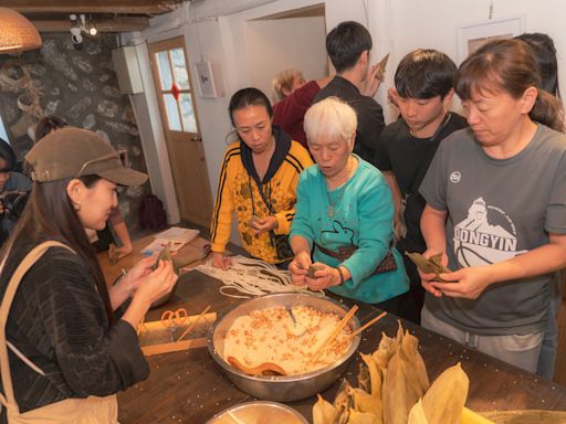 馬祖東引社區團隊辦市集 學員製作鹼粽 (圖)