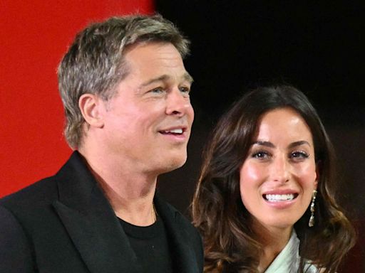 En fotos: Brad Pitt e Inés de Ramón debutaron oficialmente como pareja en la alfombra roja de Venecia