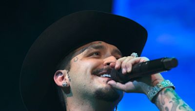 VIDEO: Christian Nodal sorprende en su aparición en el show de Jimmy Kimmel al lucir un rostro sin tatuajes - El Diario NY