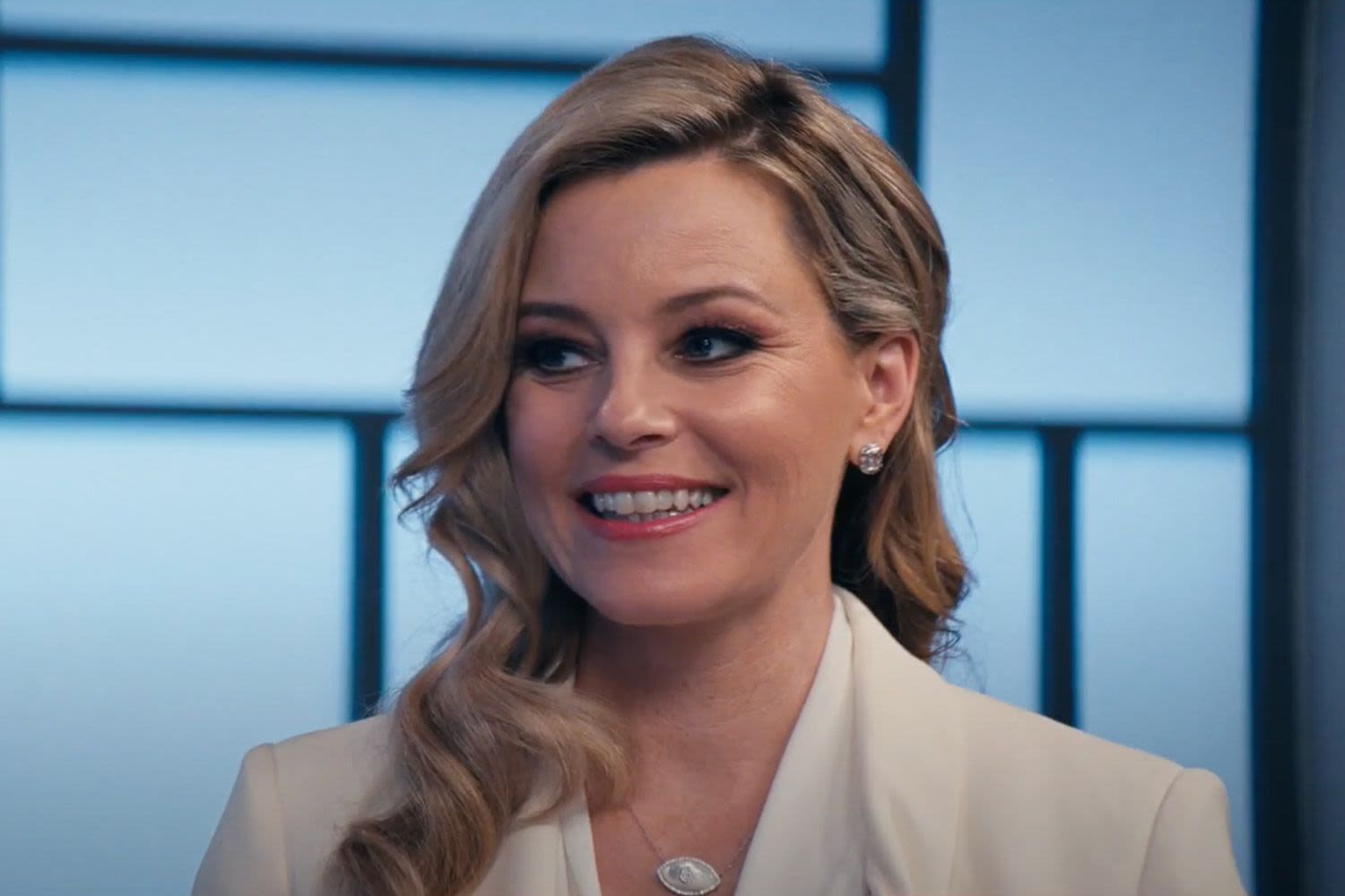 Elizabeth Banks Stars as a Celebrity Aesthetician Facing a Hacking Scandal in 'Skincare' Trailer