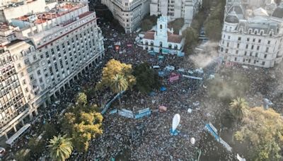 Multitudinaria marcha por la universidad pública en Buenos Aires: “La educación nos salva, convocamos a defenderla”