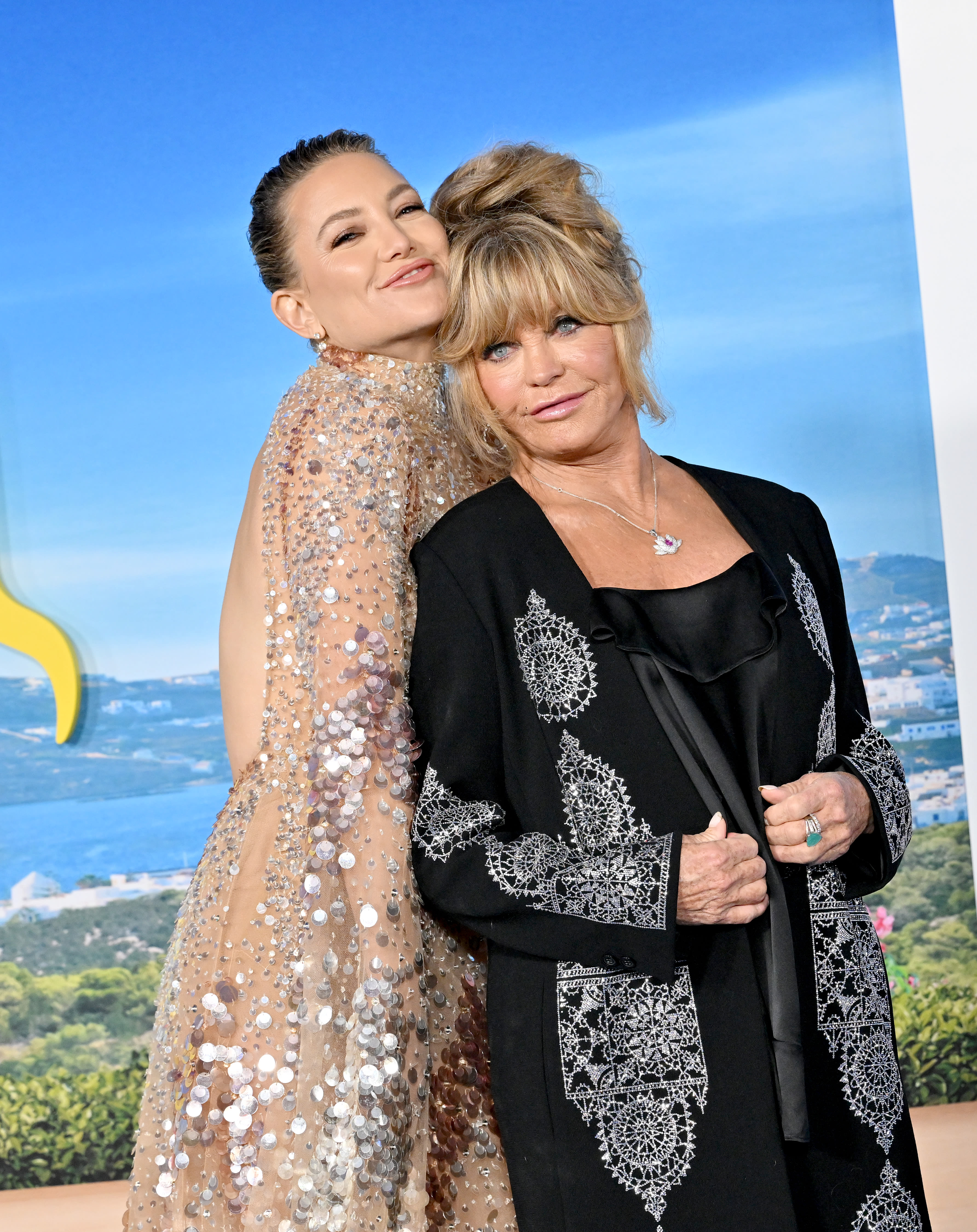 Kate Hudson Says She and Mom Goldie Hawn Can Both See Ghosts: ‘I Can See Everything’