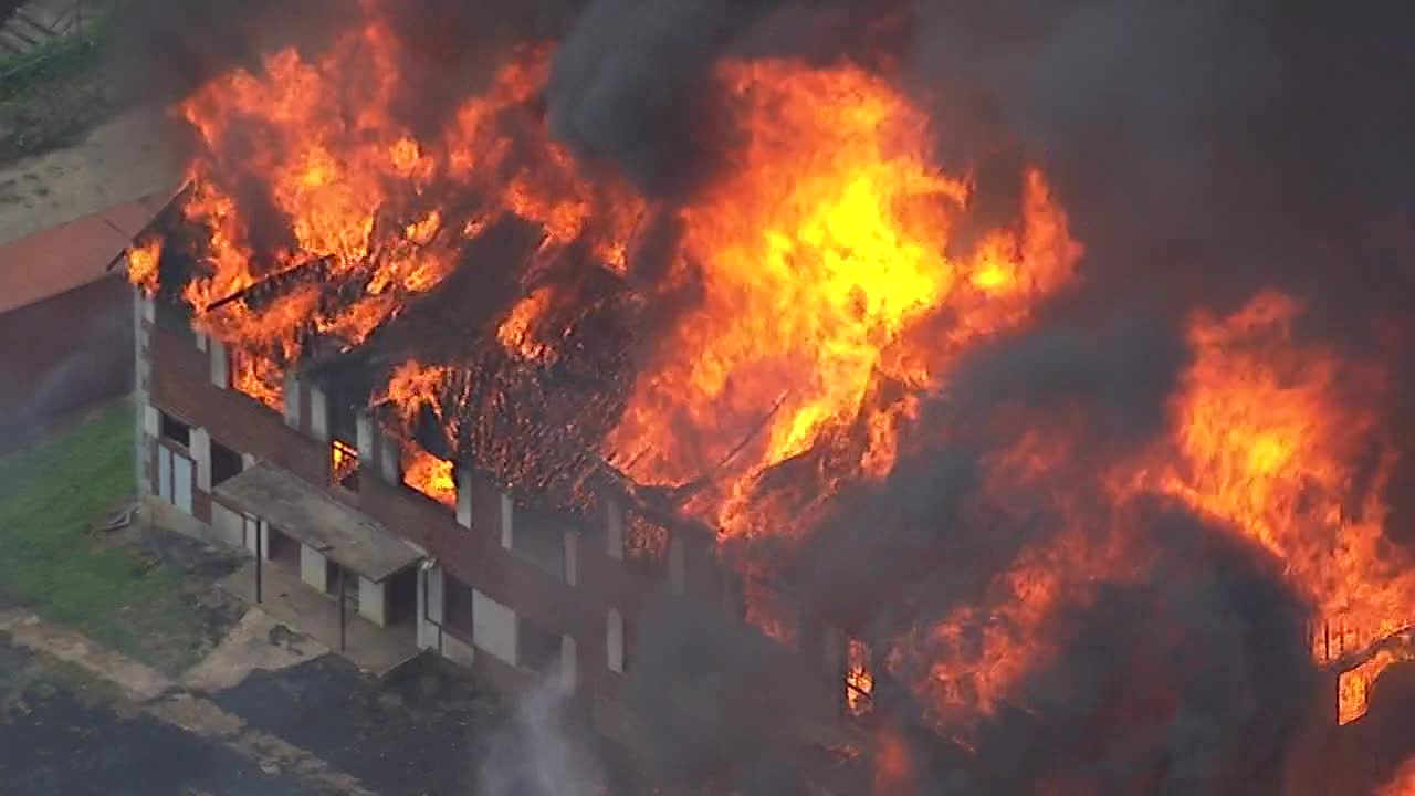 Abandoned apartment complex on fire in northwest Atlanta