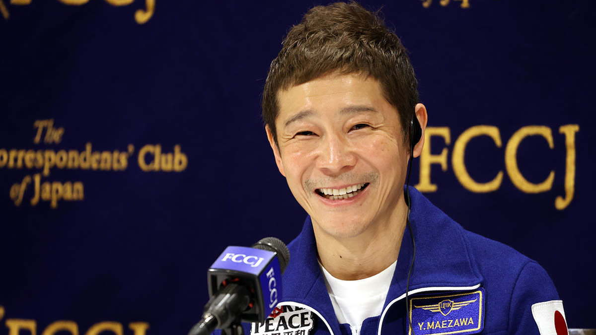 A Japanese Billionaire Just Canceled His Private SpaceX Flight Around the Moon