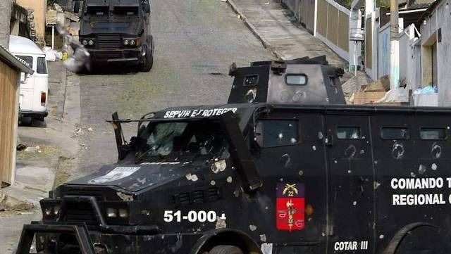 Caminhão Do Bope / Viatura Da Policia Militar Do Rj - R ...