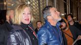 En fotos: del amoroso gesto de Antonio Banderas y Melanie Griffith al llamativo look callejero de Leo DiCaprio