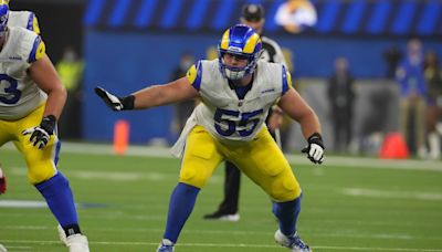 Browns sign center with 32 career starts to his name