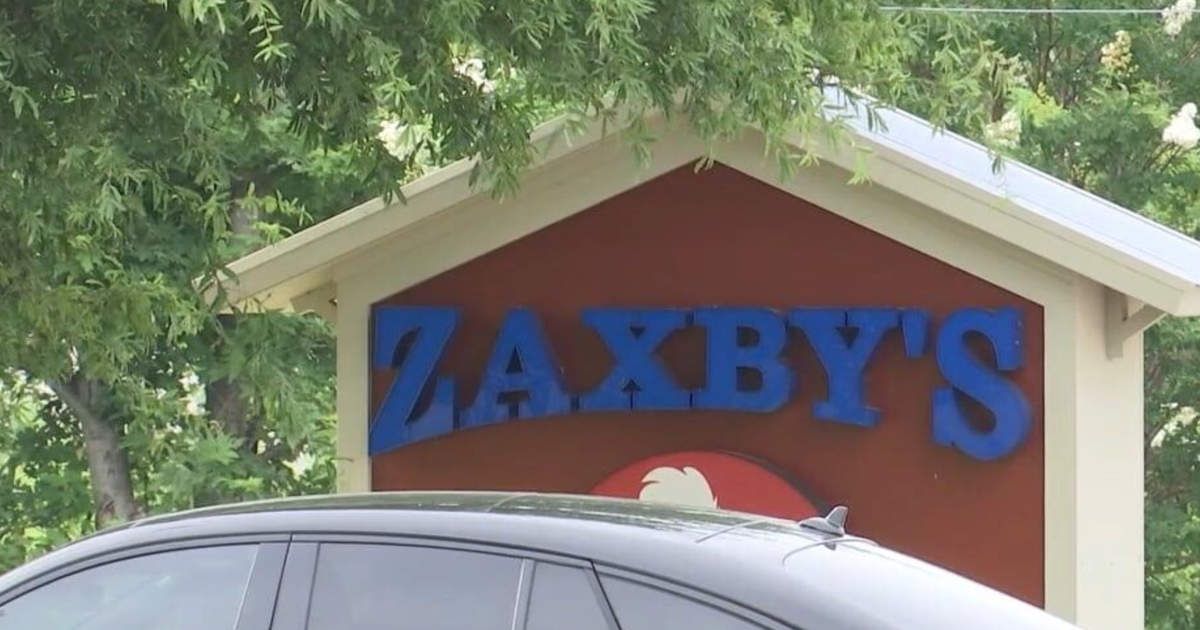Zaxby's employee shot outside restaurant