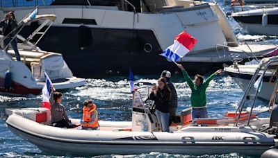 La llama olímpica, ante el reto de "encender los corazones" de los franceses