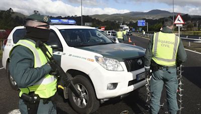 Major warning issued as Spanish police blocks border with Portugal in key areas