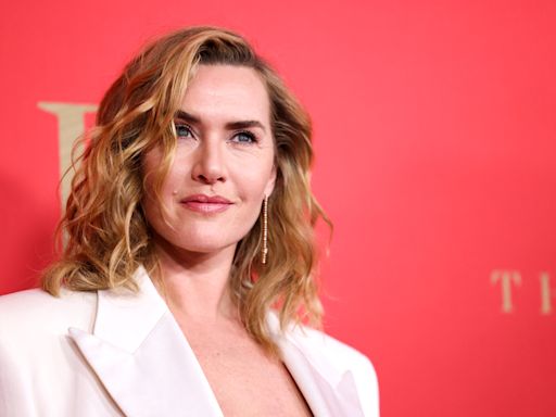 Kate Winslet se negó a ocultar sus 'rollitos' mientras rodaba su nueva película... aunque se lo sugirieron