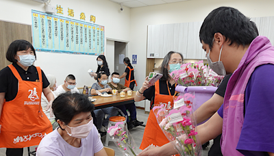 伊甸促進多元參與 社區爺奶伴身障日照學員手作蛋糕 | 蕃新聞